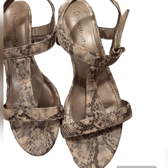 Relativity Willow Grey Snake Skin Sandals Size 8M - Picture 1 of 10